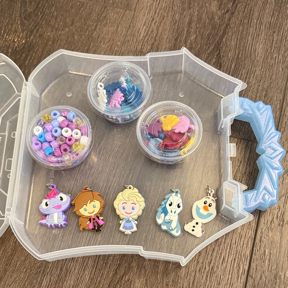 Disney Frozen Castle Bead Set - 5 Character Charms - Carrying Case - Picture 8 of 9